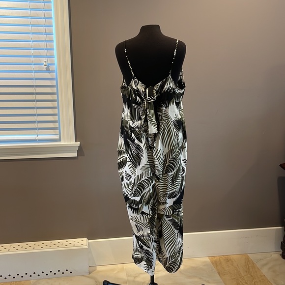 TOPSHOP - Palm Print Button Jumpsuit - Picture 3 of 5